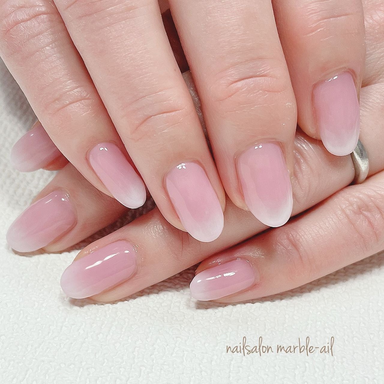 オールシーズン ハンド シンプル グラデーション ミディアム 葛西 マーブルアイル Nailsalon Marble Ail のネイル デザイン No ネイルブック