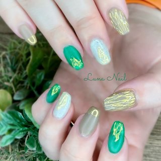 くすみカーキニュアンスゴールドネイル 砂ジェル ミラー 韓国 ちゅるん