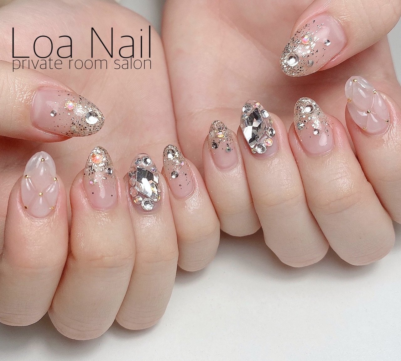 夏 オールシーズン グラデーション ビジュー ラメ Loa Nailのネイルデザイン No ネイルブック