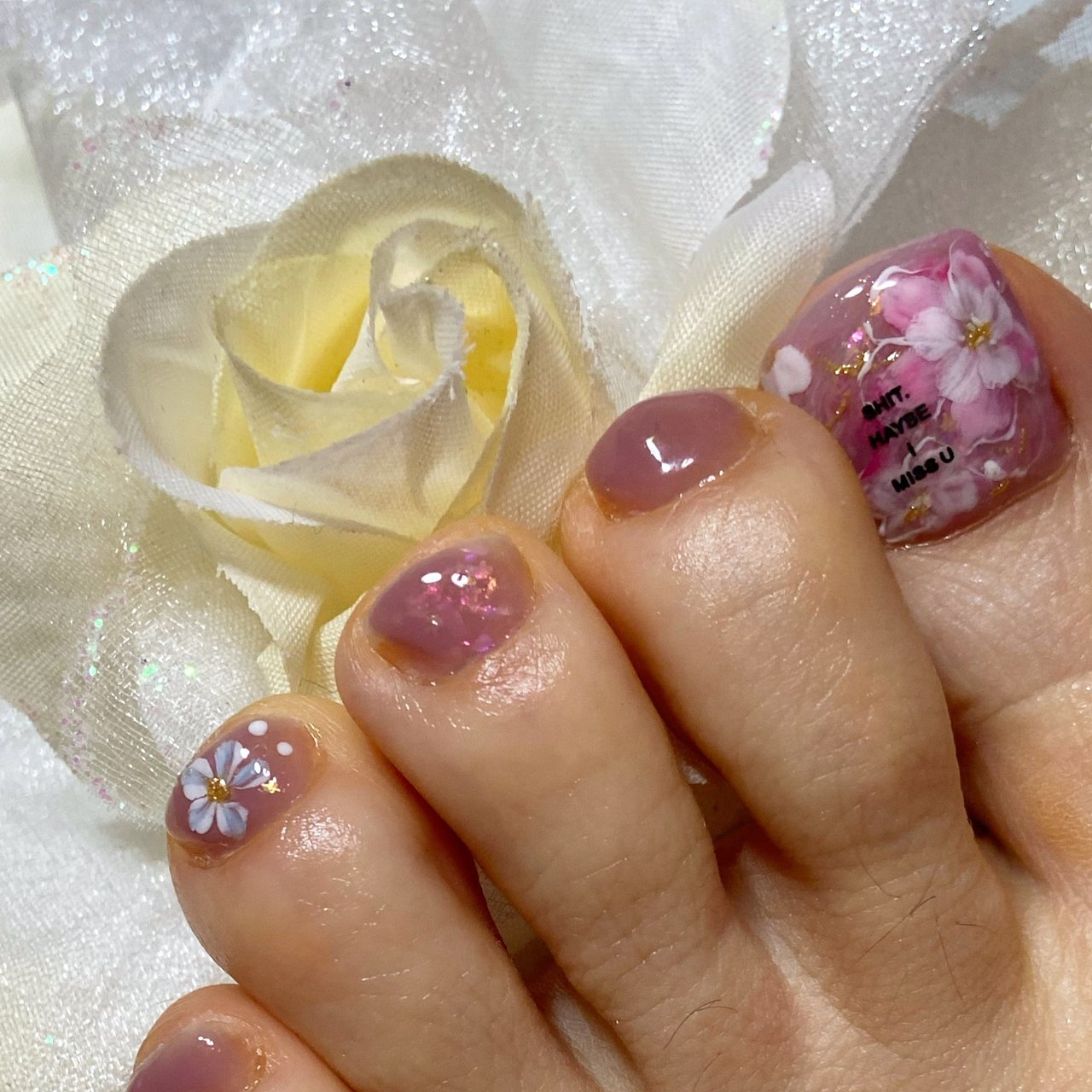 春 オールシーズン フット シンプル ホログラム Betty Nailのネイルデザイン No ネイルブック