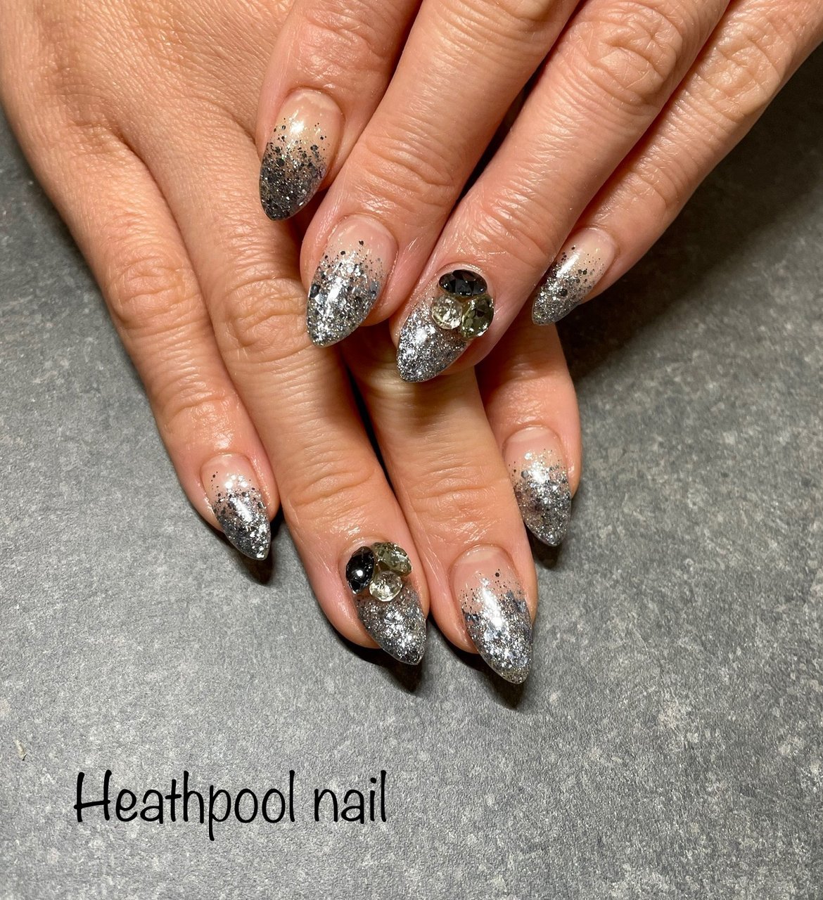 ハンド グラデーション ビジュー ラメ シルバー Heathpoolnailのネイルデザイン No ネイルブック