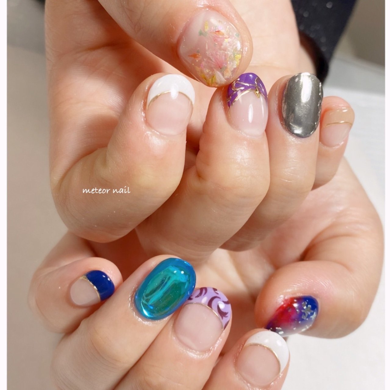 オールシーズン ハンド フレンチ ラメ オーロラ Meteornail ミーティアネイルのネイルデザイン No ネイルブック