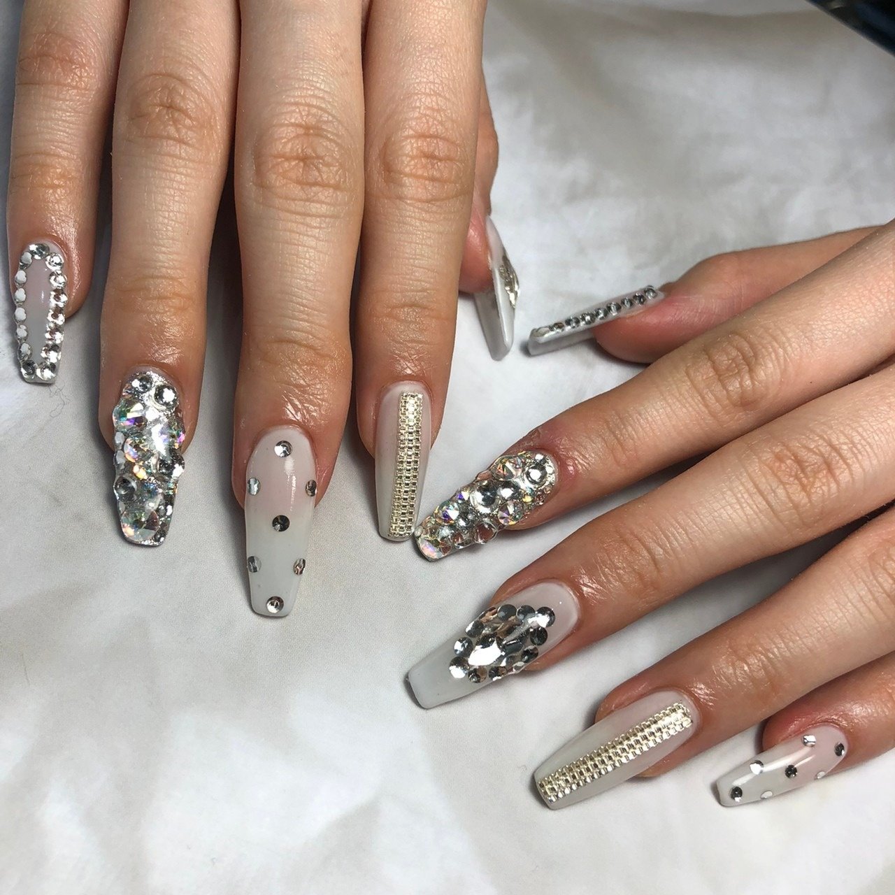 オールシーズン 旅行 ライブ デート ビジュー Bg Nailのネイルデザイン No ネイルブック