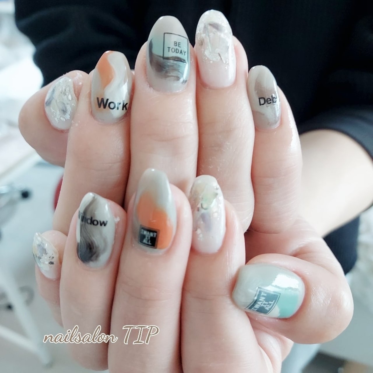 オールシーズン ハンド ニュアンス ミディアム グレージュ Nailsalontipのネイルデザイン No ネイルブック