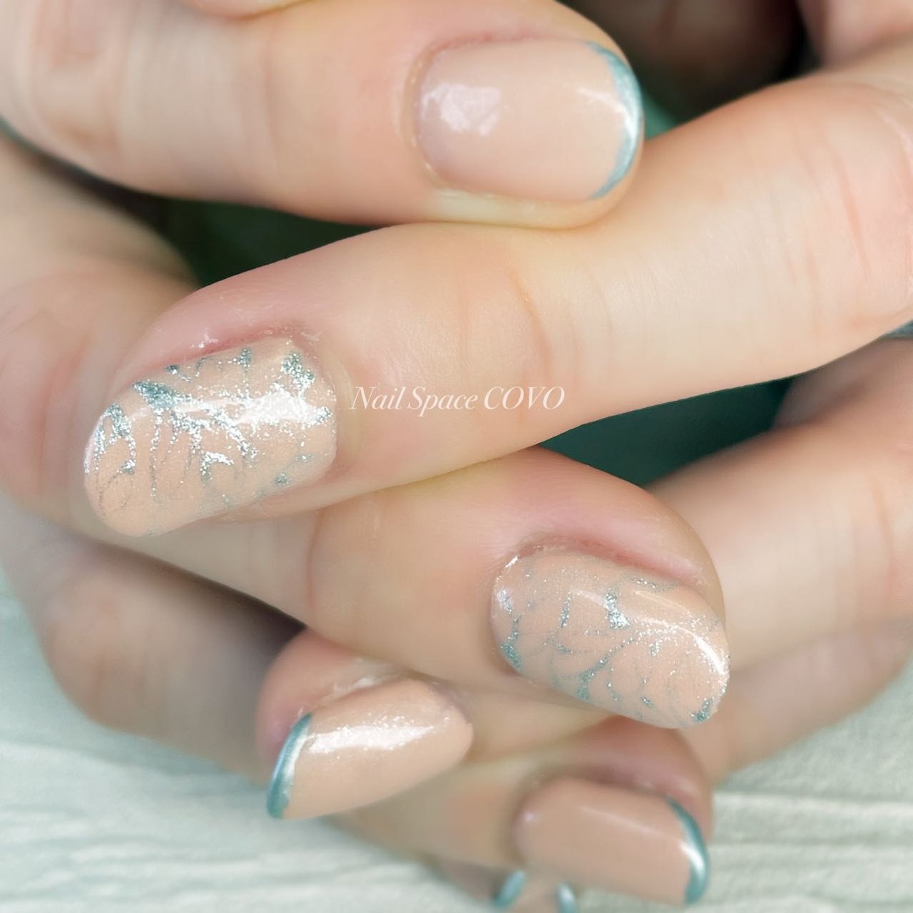 オールシーズン オフィス ハンド 変形フレンチ ミラー Nobuko Yamazakiのネイルデザイン No ネイルブック