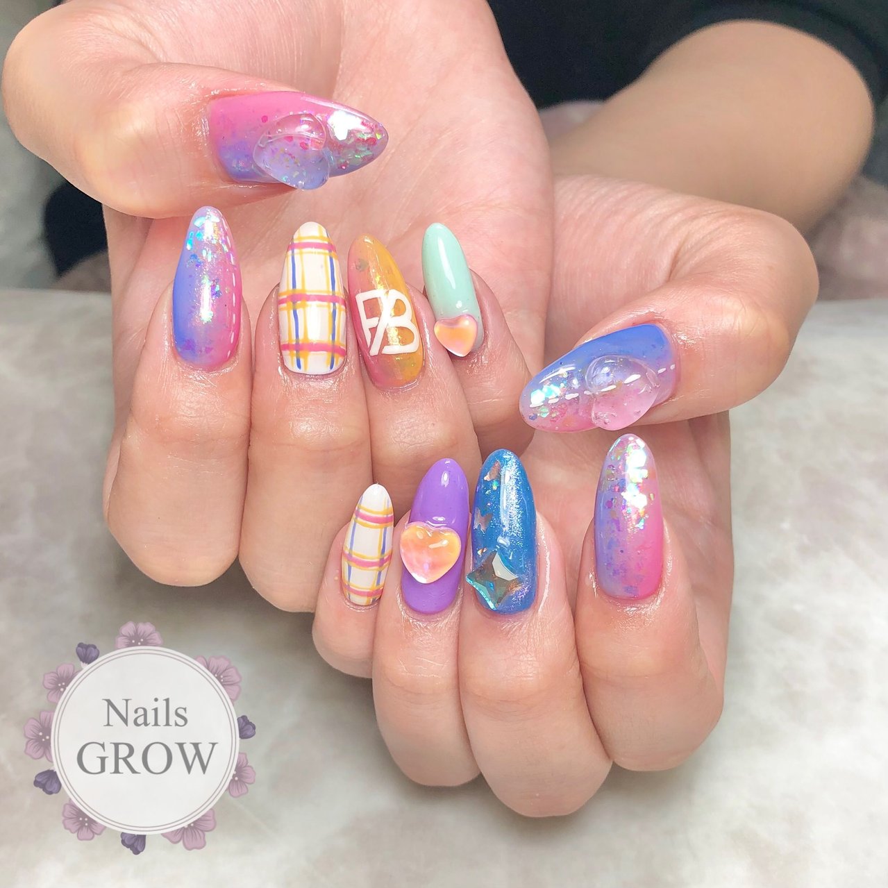 ライブ ハンド グラデーション チェック ハート ネイルズグロウのネイルデザイン No ネイルブック