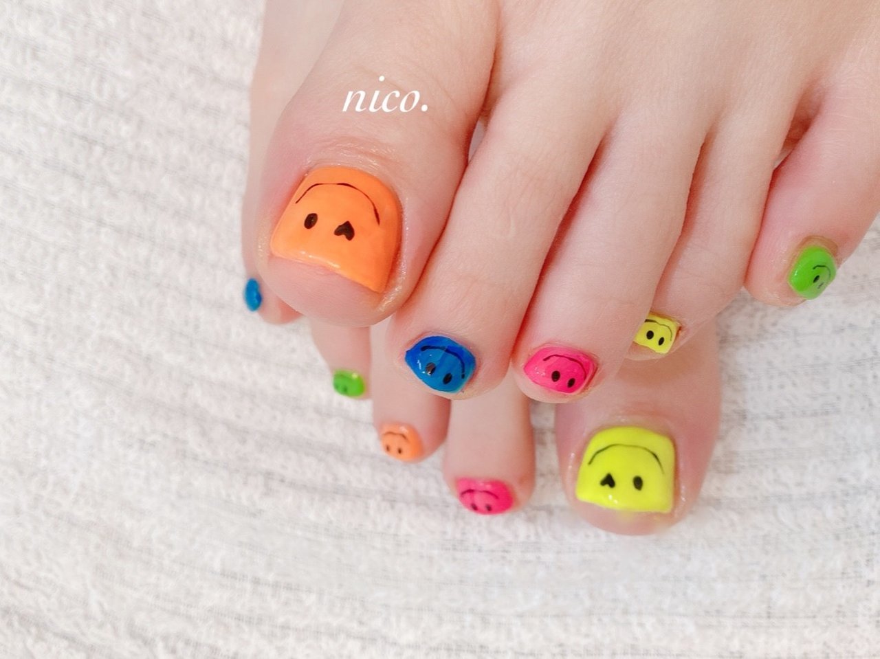 フット/ネオンカラー - nailsalon nico.のネイルデザイン[No.7290769 
