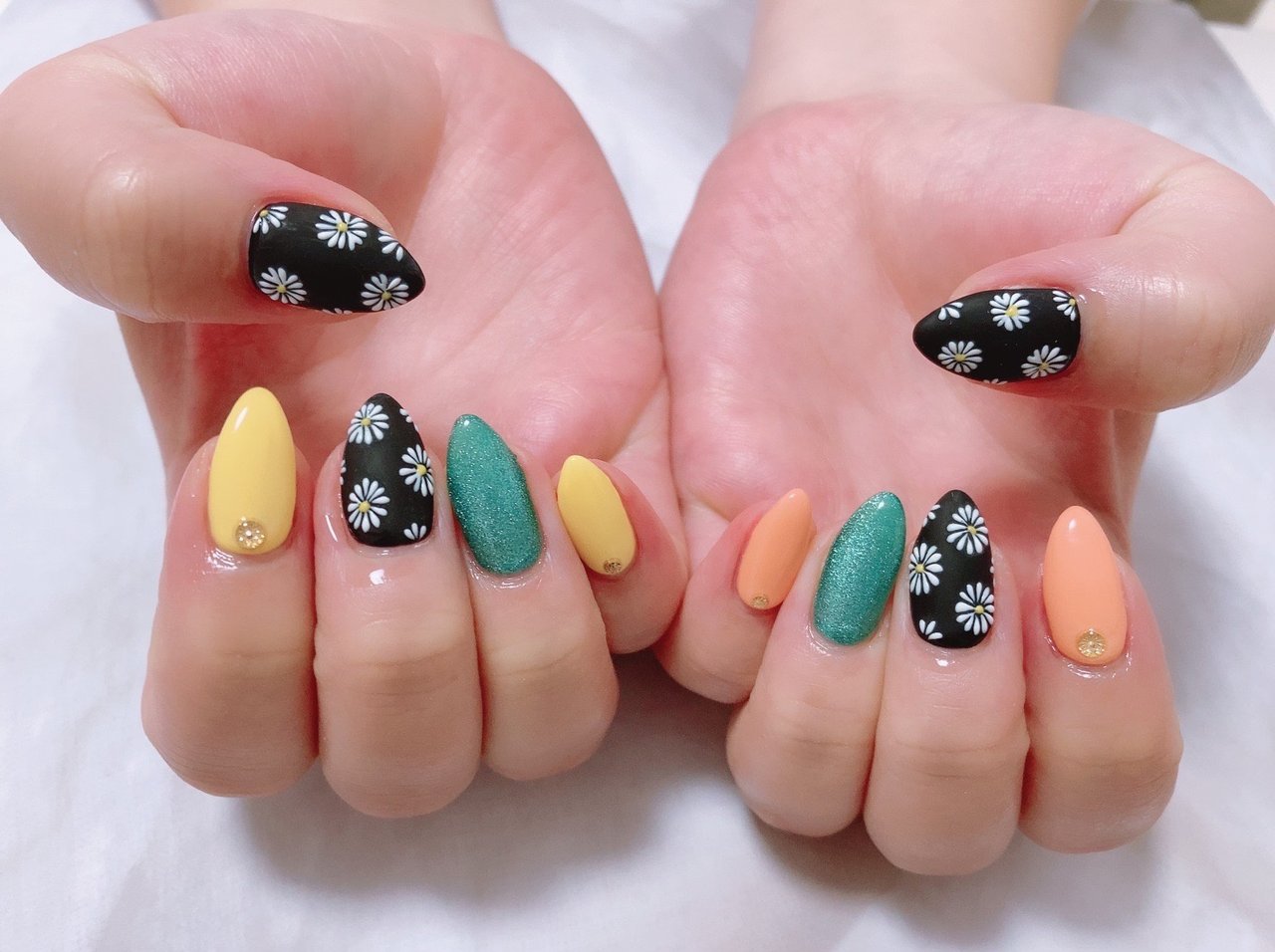 春 夏 ハンド ワンカラー フラワー Sayappeのネイルデザイン No ネイルブック