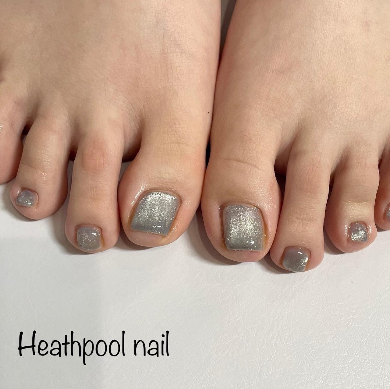 フット マグネット グレー シルバー ジェルネイル Heathpoolnailのネイルデザイン No ネイルブック