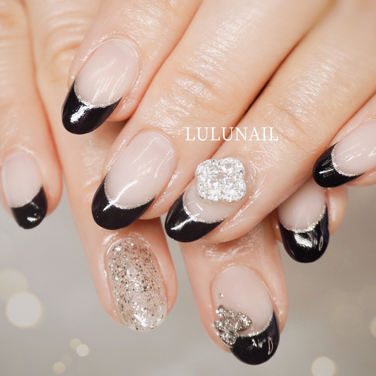 オールシーズン ハンド フレンチ ビジュー ホログラム 福岡県春日市駅チカlulunail ルルネイル Natsumiのネイル デザイン No ネイルブック