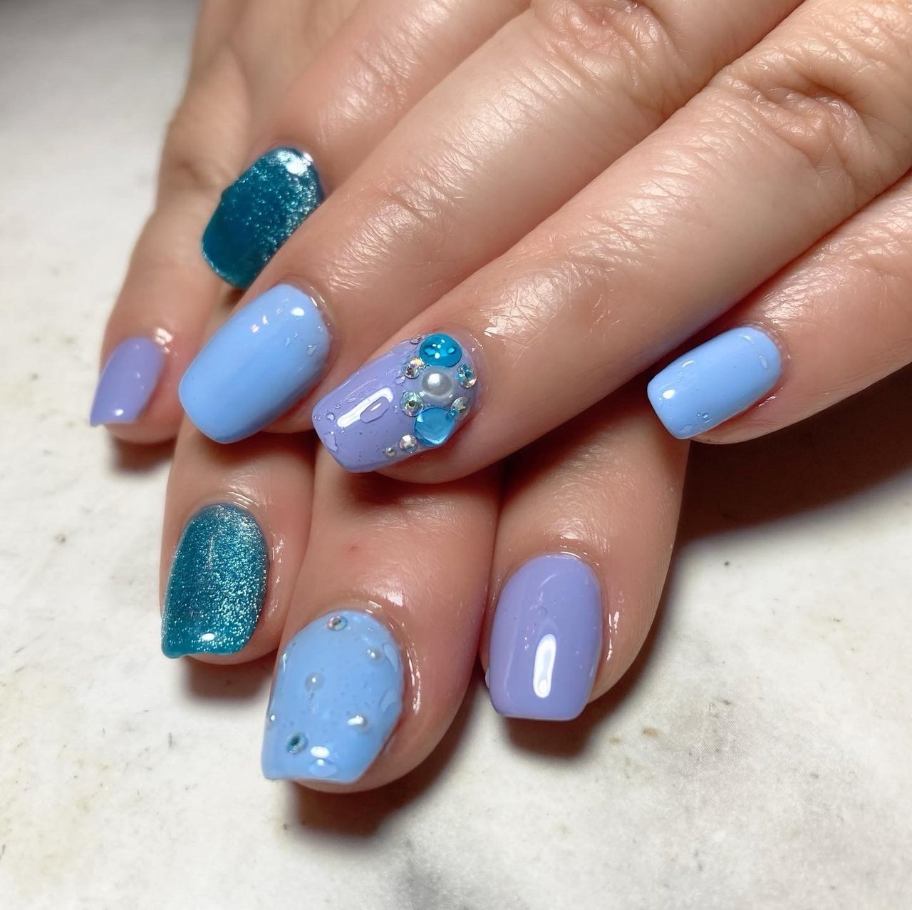 春 夏 ハンド ビジュー ワンカラー Revivreのネイルデザイン No ネイルブック