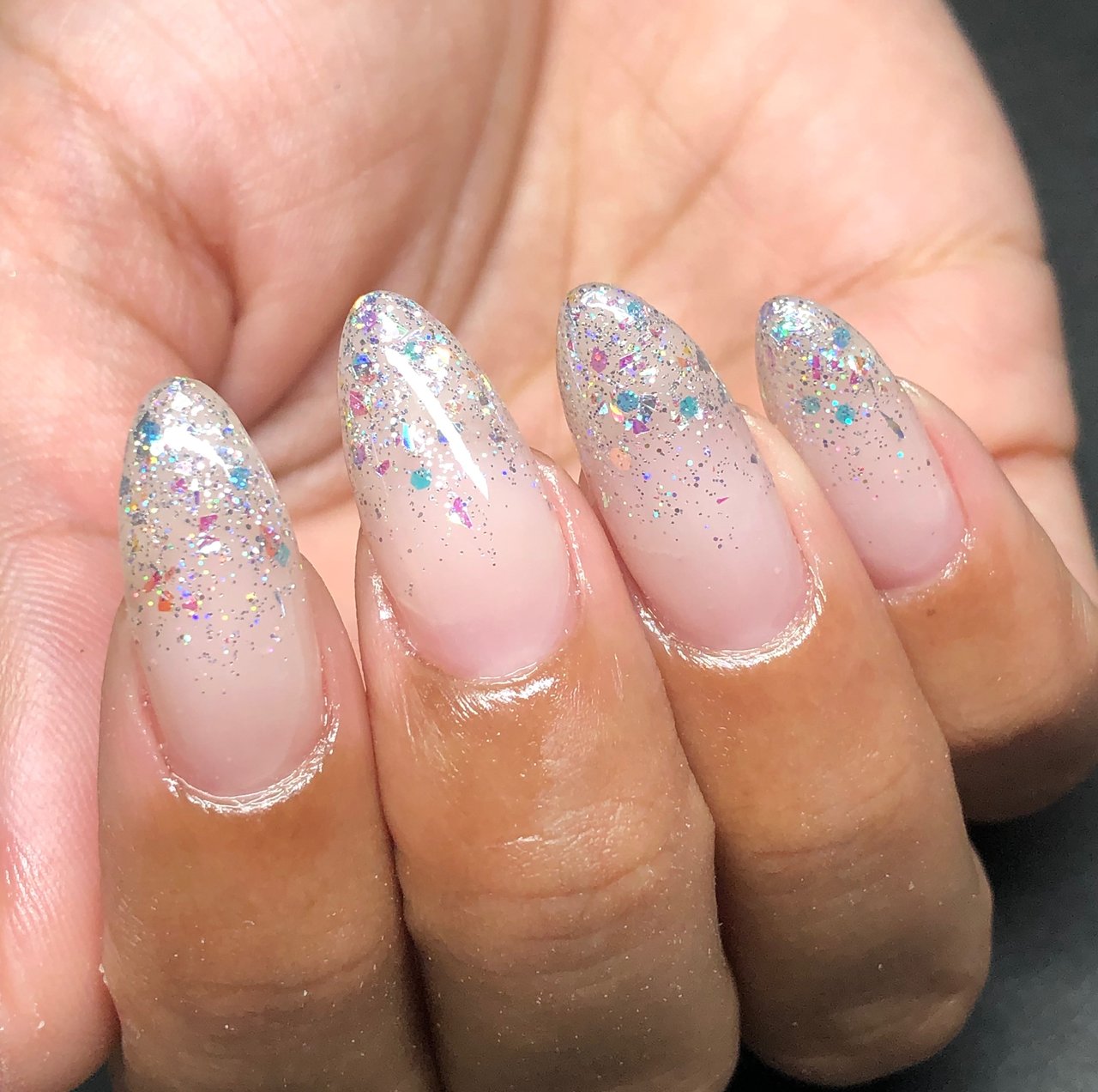 ハンド グラデーション ラメ オーバル ジェルネイル Mia Nailsのネイルデザイン No ネイルブック