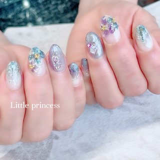 紫陽花ネイル💠 ユニコーンマグネットの煌めきがとっても涼しげ♡♡
3Dの紫陽花がアクセント💙

🔸 http://p-little.com/

#春ネイル#大人ネイル#春#レースネイル
#springnail#クリアネイル#紫陽花ネイル
#上品ネイル#ニュアンスネイル#ユニコーンマグネット
#ビジュー#ビジューネイル#アクセサリーネイル
#ブライダルネイル#梅雨#透け感ネイル
#ウェディングネイル#ハンド#ビジューネイル
#ブライダル#シアーカラーネイル
#フラワーネイル#大人上品ネイル
#マグネットネイル#ギャラクシーネイル #夏 #梅雨 #浴衣 #女子会 #ハンド #フラワー #シェル #3D #マグネット #ミラー #ミディアム #オーバル #ブルー #ネイビー #シルバー #ジェルネイル #お客様 #Little princess #ネイルブック