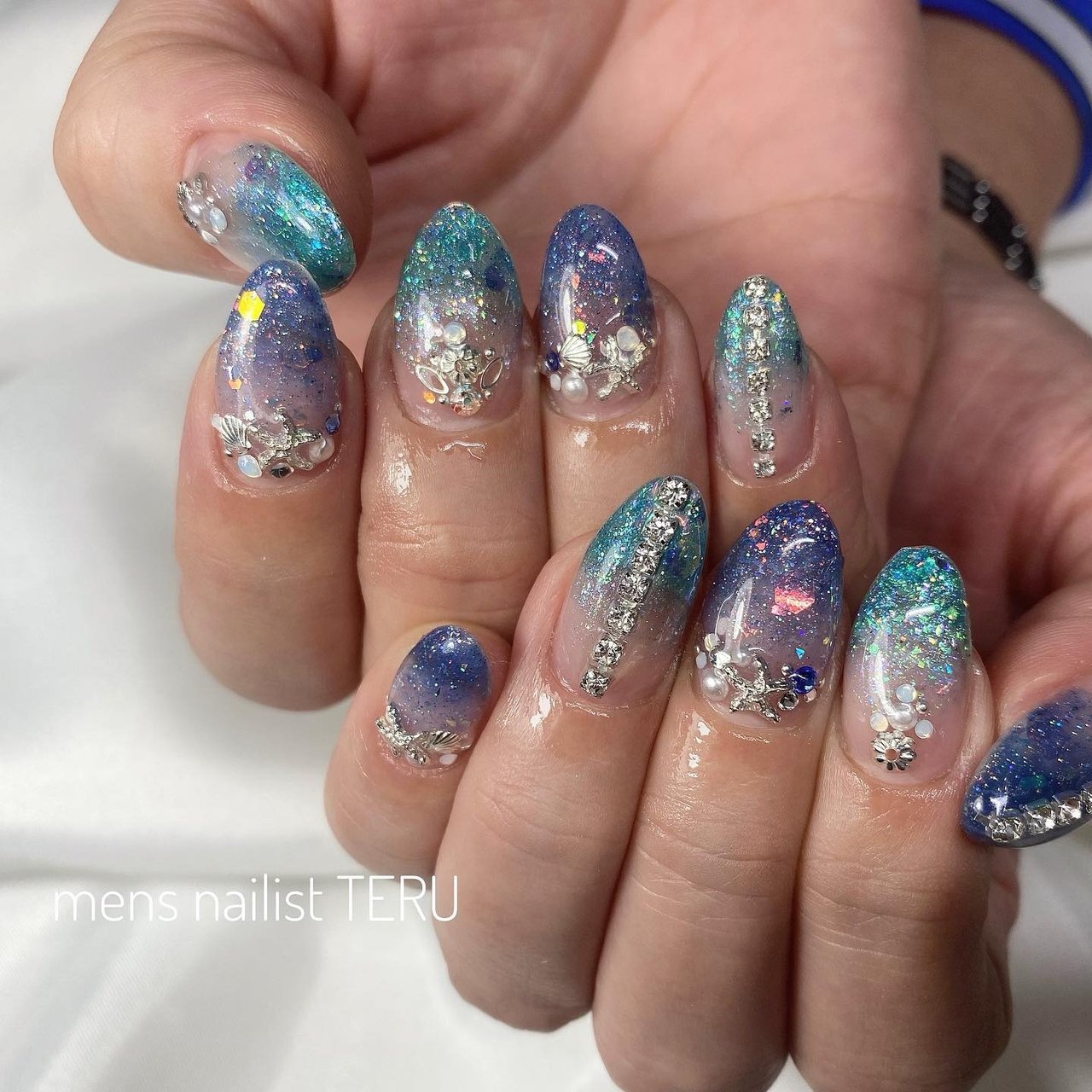 夏 ハンド シンプル ビジュー ホログラム 大阪北堀江nail Salon Eternalメンズネイリストteruのネイル デザイン No ネイルブック