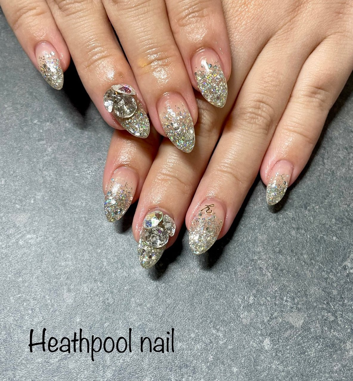 ハンド グラデーション ビジュー ホログラム ラメ Heathpoolnailのネイルデザイン No ネイルブック