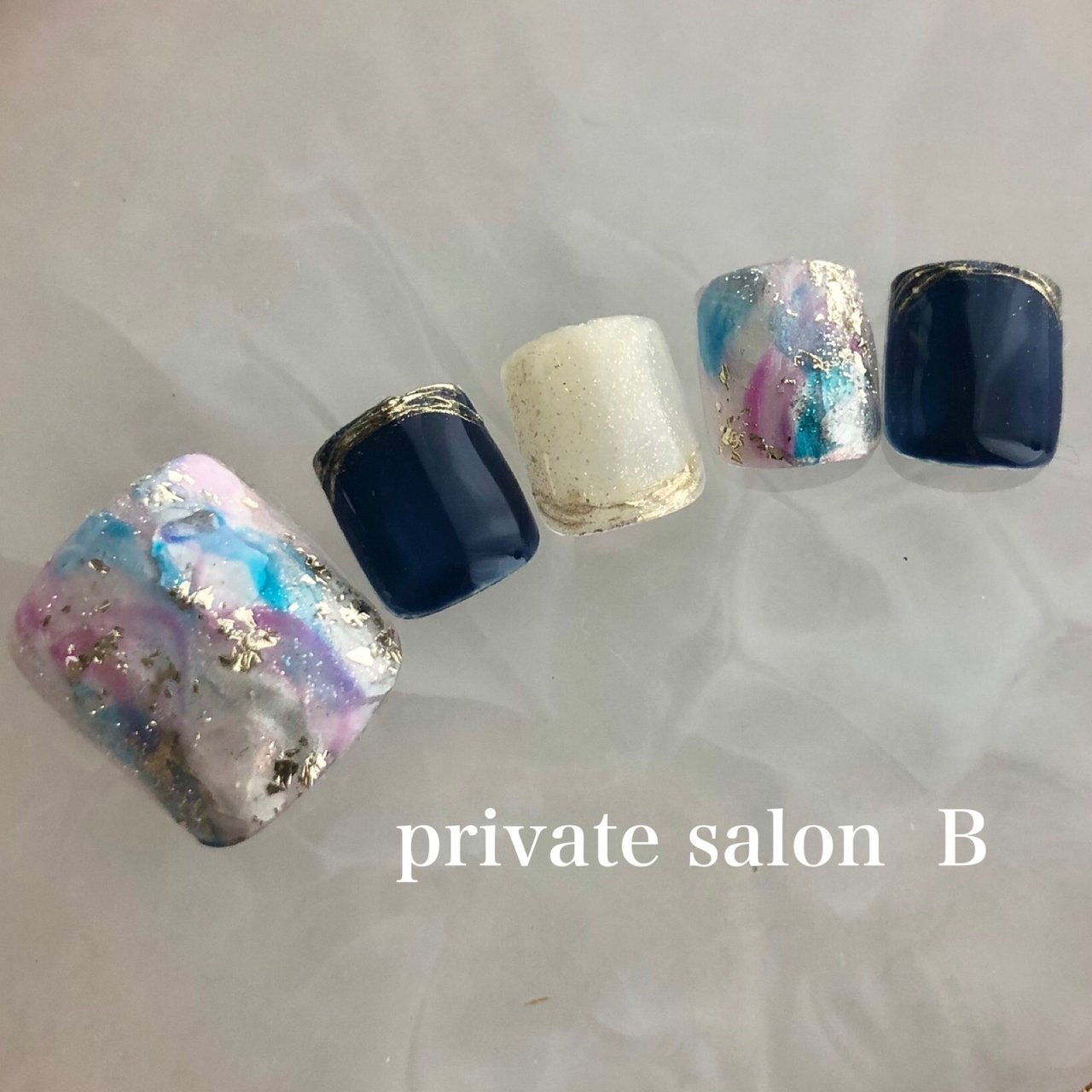 夏 オールシーズン フット ラメ シェル Private Salon B 相模原市中央区 のネイルデザイン No ネイルブック