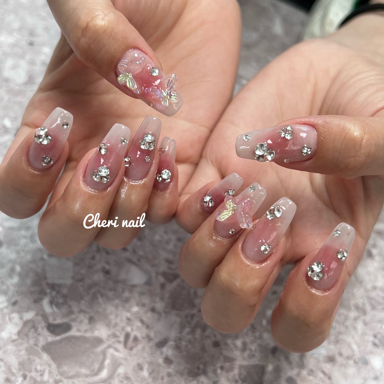 ハンド ビジュー チーク スクエアオフ ベージュ Cheri Nailのネイルデザイン No ネイルブック