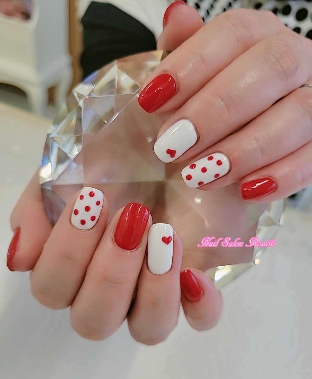 オールシーズン ハンド ドット ミディアム ホワイト Nail Salon Rose 56のネイルデザイン No ネイルブック