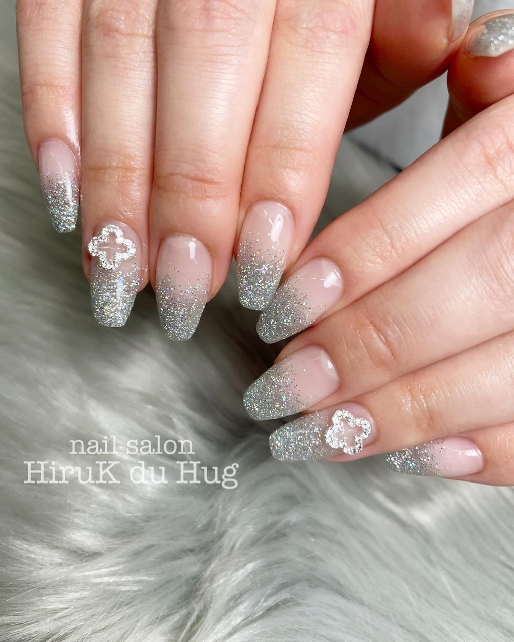 ハンド シルバー メタリック モノトーン ジェルネイル Nailsalon Hiruk Du Hugのネイルデザイン No ネイル ブック