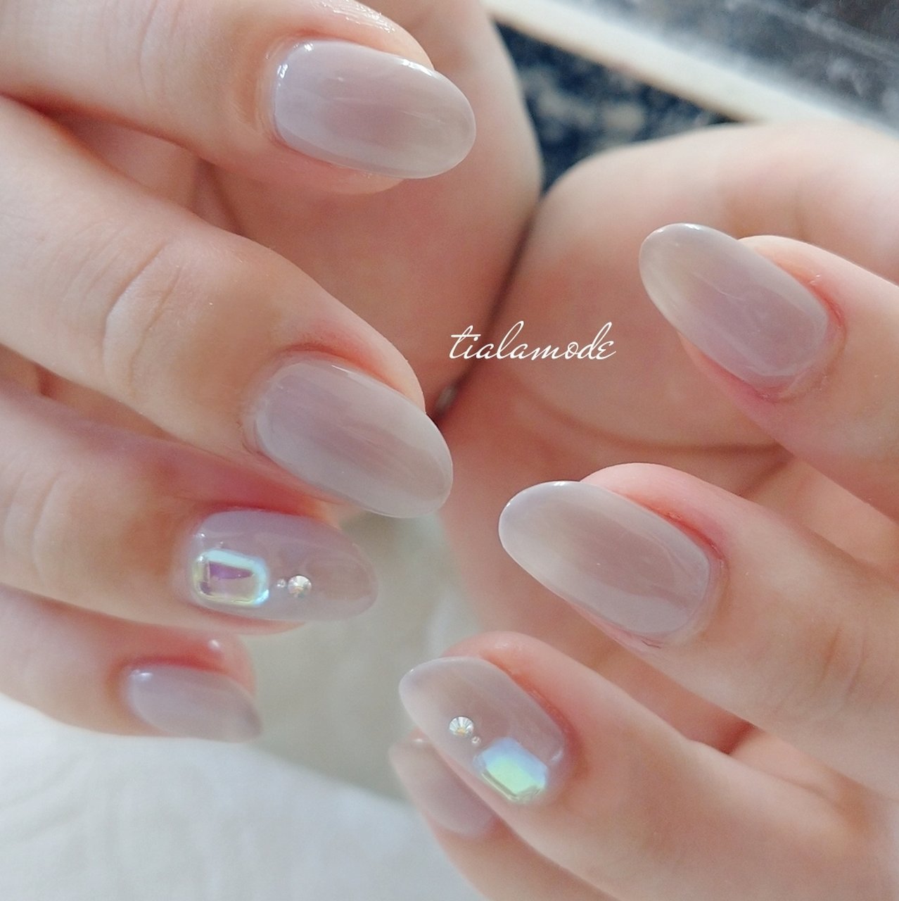 夏 ハンド ワンカラー グレージュ ジェルネイル ティアラ のネイルデザイン No ネイルブック