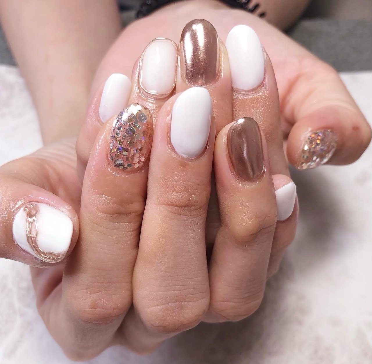 オールシーズン ハンド ホログラム ニュアンス ミディアム Nail Salon C のネイルデザイン No ネイルブック