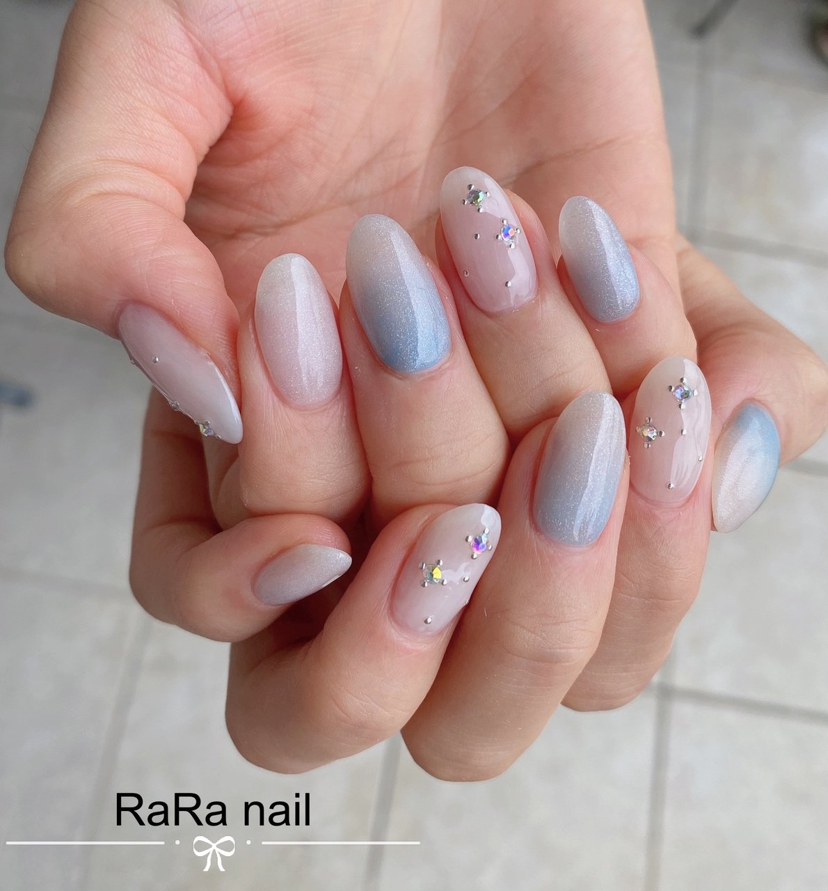 夏 ハンド グラデーション ビジュー ホワイト Rara Nailのネイルデザイン No ネイルブック