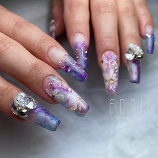 #梅雨ネイル #インクアート 
#ニュアンスネイル 



透明感アップの為にダイアミチップで長さ出し♡
#きれいめネイル ✨





❇︎❇︎❇︎❇︎お問い合わせ❇︎❇︎❇︎❇︎❇︎❇︎❇︎❇︎❇︎
.
*•.FORM〜サロン&スクール.•*
👉熊本市南区田迎2丁目3-1プロムナード2階
.
営業時間/10:00-17:00
ご予約はNailbookからお願いします🤲
.
Instagram→ @form.kumamoto
LINE ID → @366jkinq ←お問い合わせ＆電話
.
ご予約はInstagramDMもしくは、ホーム画面の公式LINEよりお問い合わせ下さい
.
💠スクール生は随時募集しています！
お問い合わせはDMへ🙋‍♀️✨
@form_nailist_yuu
.
#ネイル #ネイルアート #ネイルデザイン #熊本ネイルサロン #ジェルネイル #スカルプネイル #ネイルサロンform #夏 #旅行 #梅雨 #七夕 #ハンド #グラデーション #ホログラム #ラメ #たらしこみ #ニュアンス #ロング #コフィン #ネイビー #パープル #シルバー #ジェルネイル #お客様 #FORM nail＆school Yuu #ネイルブック