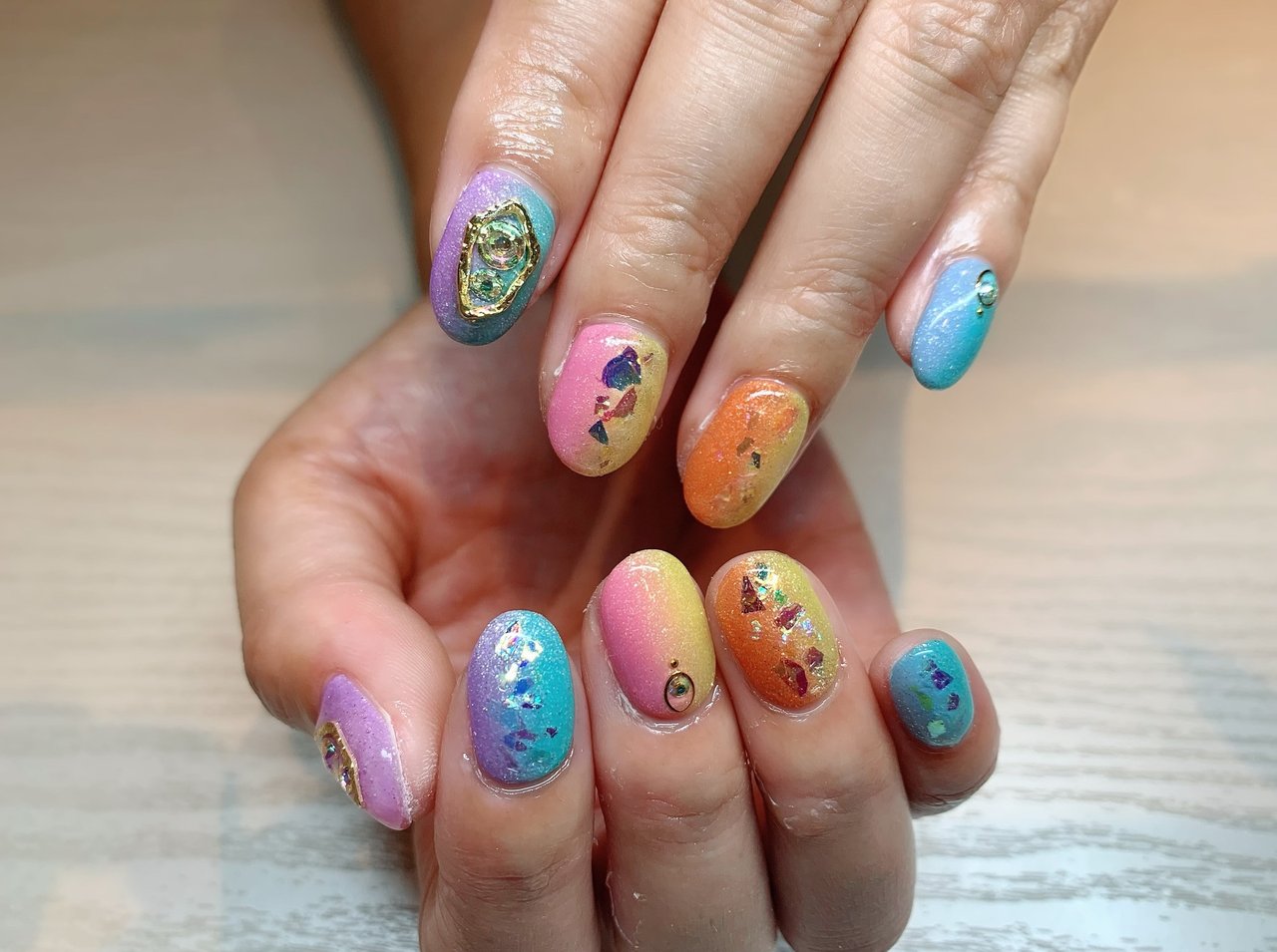 夏 ハンド グラデーション ホログラム オーロラ Lianのネイルデザイン No ネイルブック