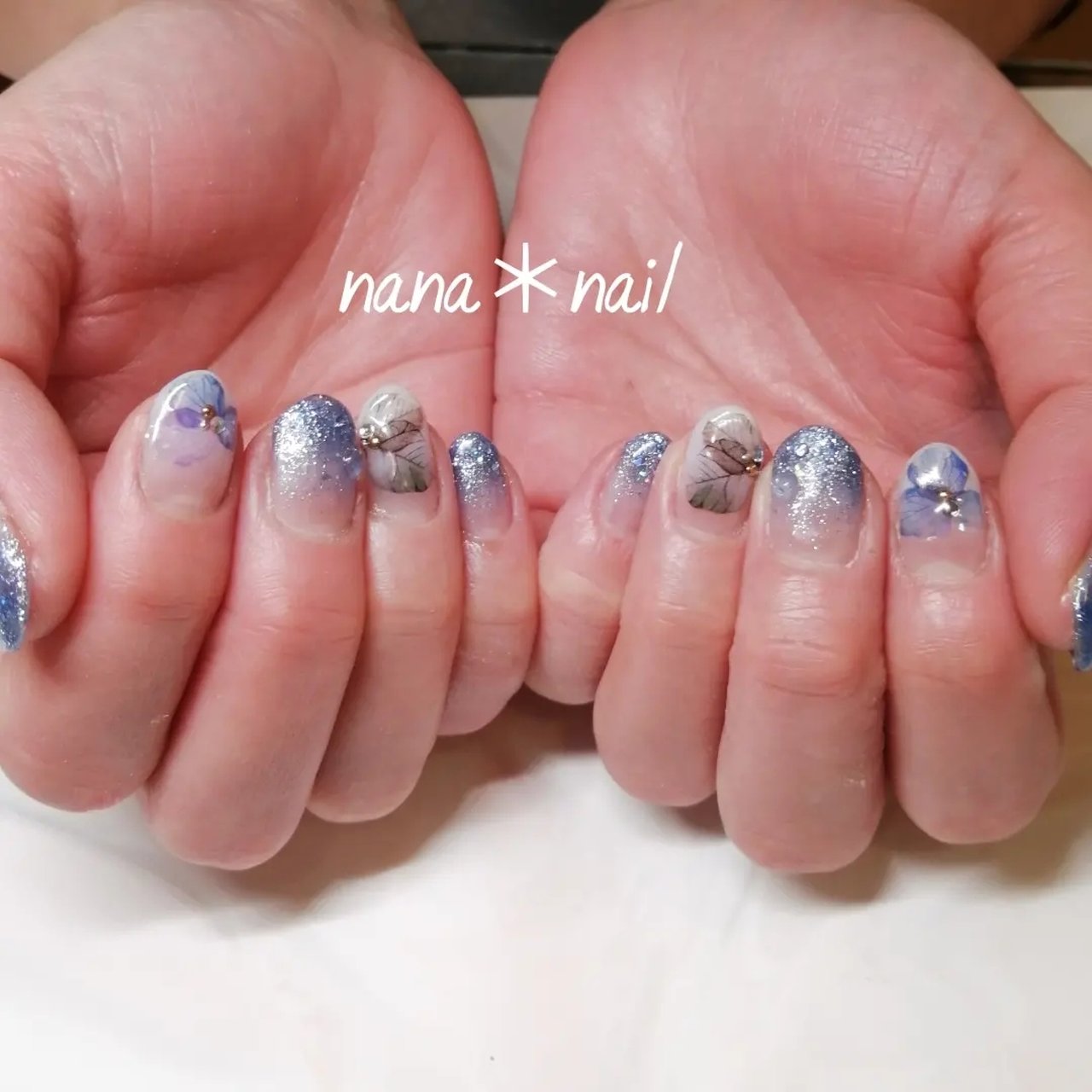 梅雨 ハンド グラデーション ラメ フラワー Nana Nailのネイルデザイン No ネイルブック