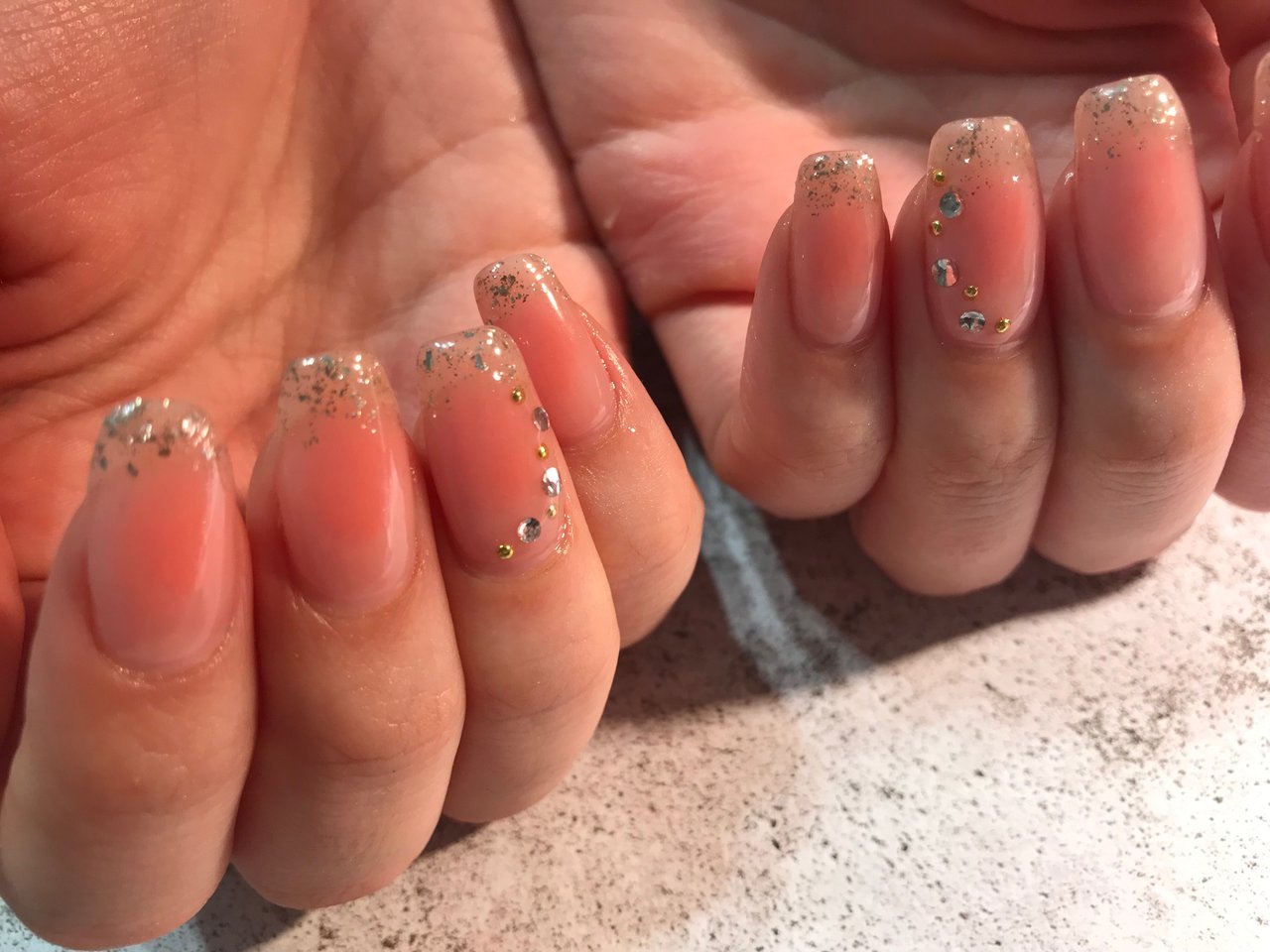 オールシーズン ハンド ラメ ワンカラー チーク Nail Ucoのネイルデザイン No ネイルブック