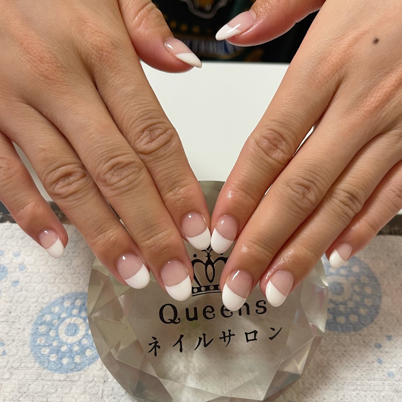 ハンド ホワイト Queensネイルサロンのネイルデザイン No ネイルブック