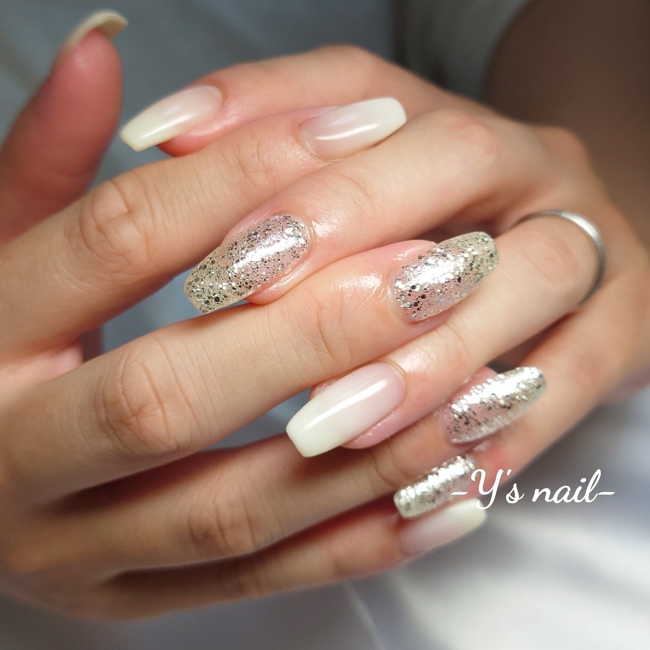 グラデーション ラメ ロング ホワイト シルバー Y S Nailのネイルデザイン No ネイルブック