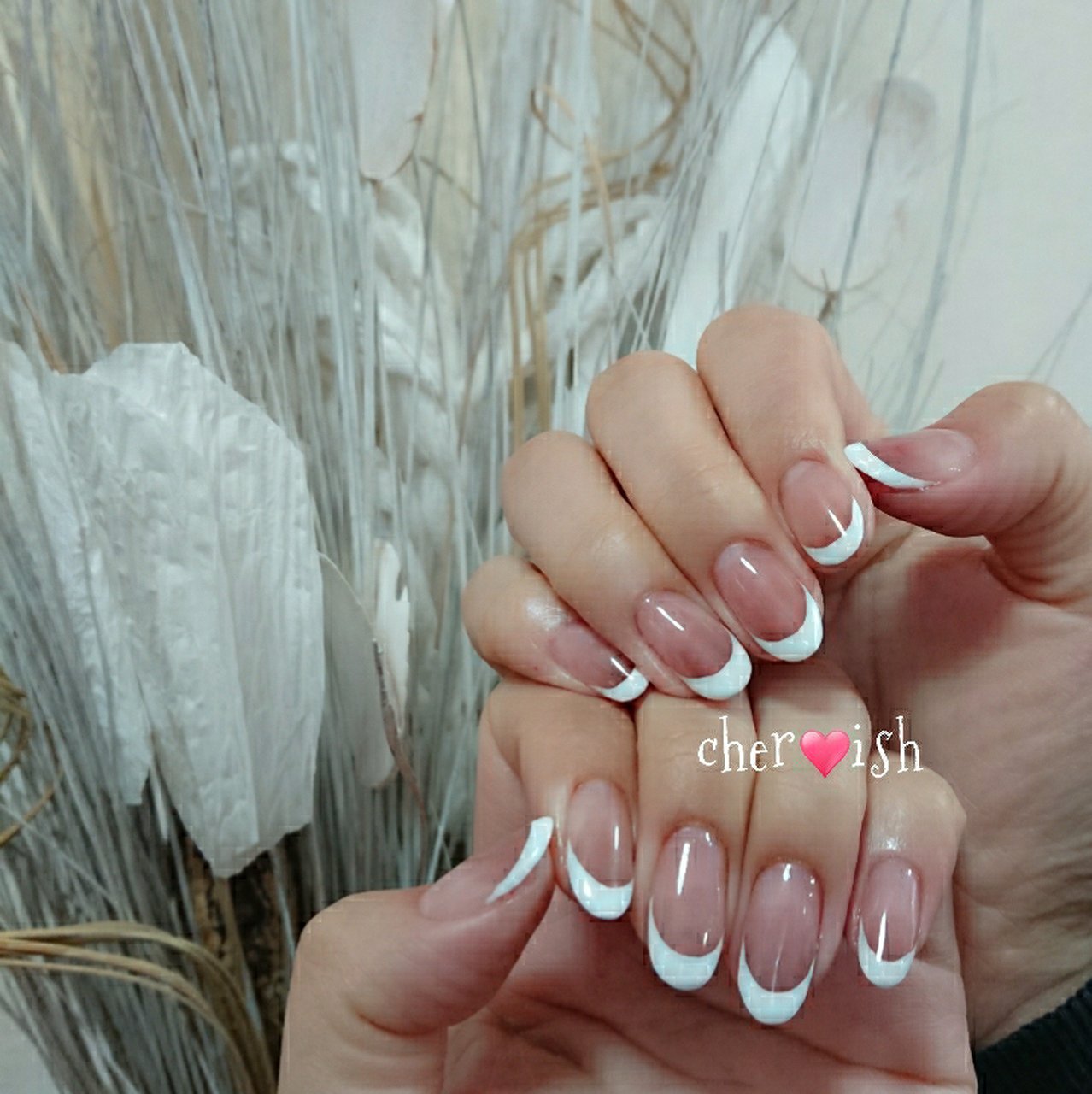 ハンド フレンチ グラデーション オーバル ホワイト Private Nail Salon Cher Ishのネイルデザイン No ネイルブック