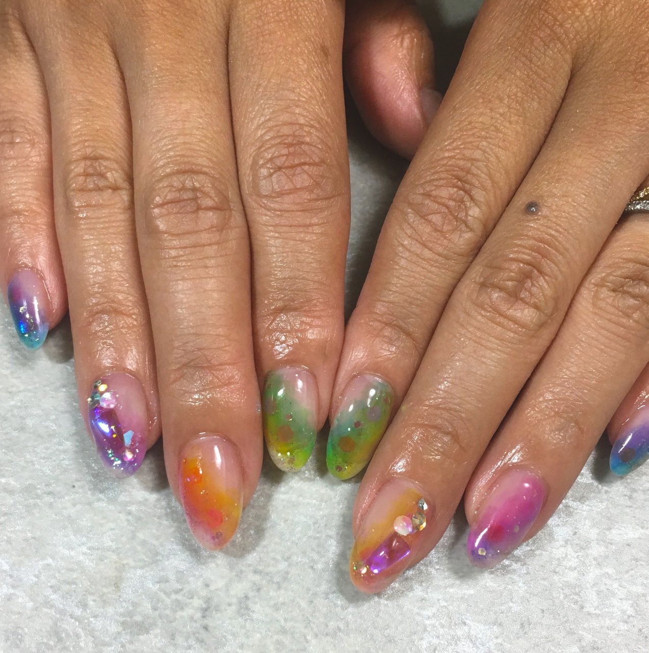 夏 ハンド グラデーション ミディアム オーバル Twinkle Nailのネイルデザイン No ネイルブック