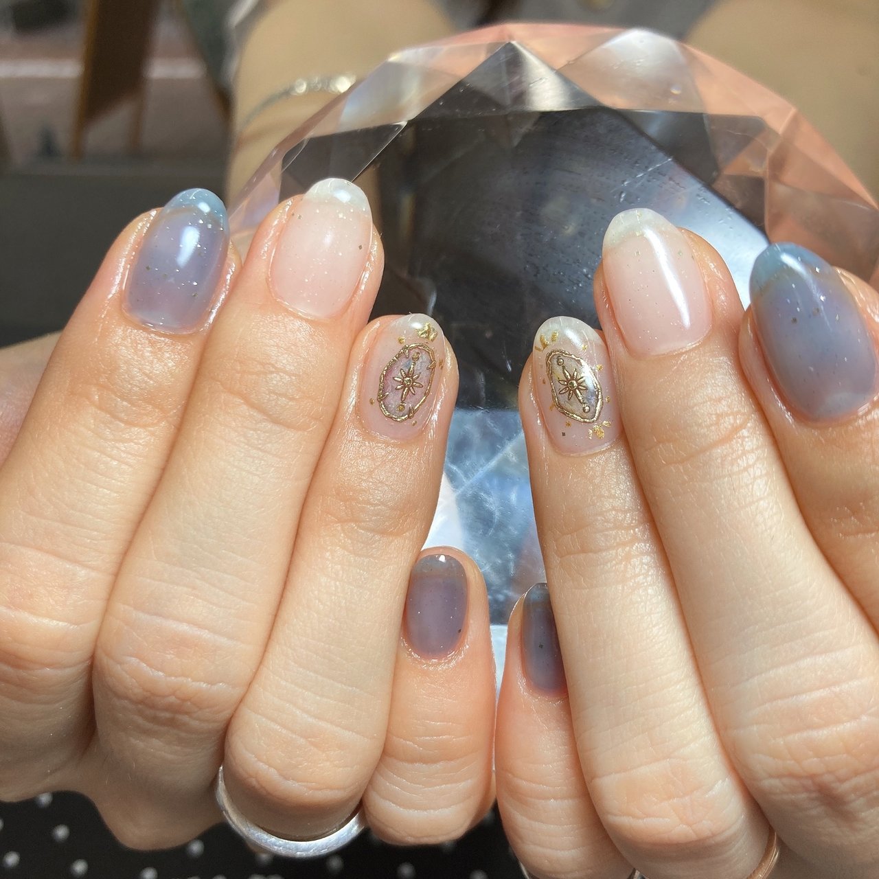 ショート オーバル ホワイト ブルー ジェルネイル Sakiのネイルデザイン No ネイルブック