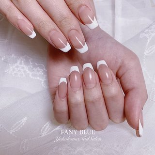 ミディアム スカルプチュア 白フレンチのネイルデザイン ネイルブック