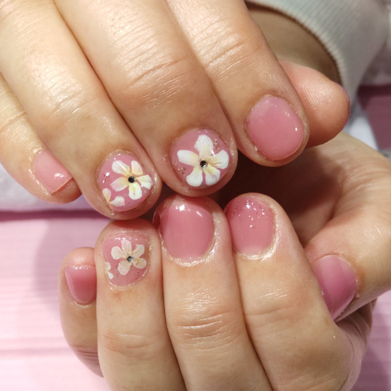 オールシーズン ワンカラー フラワー ホワイト ピンク S Nailのネイルデザイン No ネイルブック