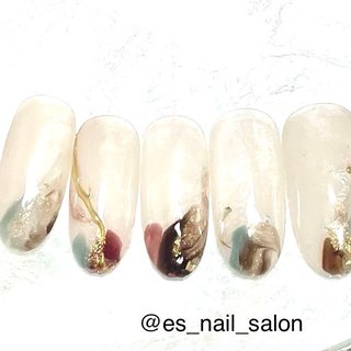 変形フレンチ アースカラーのネイルデザイン ネイルブック