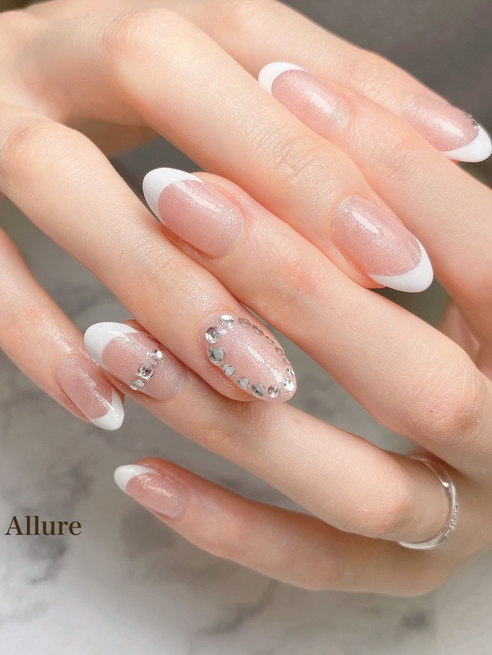 ハンド フレンチ ビジュー ホワイト ピンク Allure アリュール 京都のネイルデザイン No ネイルブック
