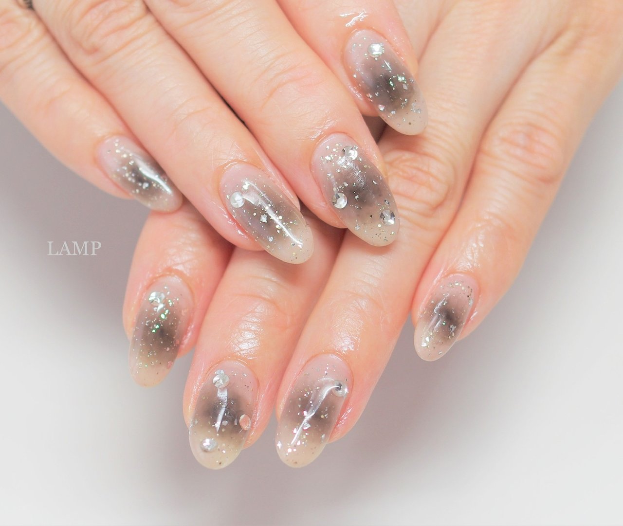 春 夏 ハンド ビジュー チーク Nailsalon Lampのネイルデザイン No ネイルブック