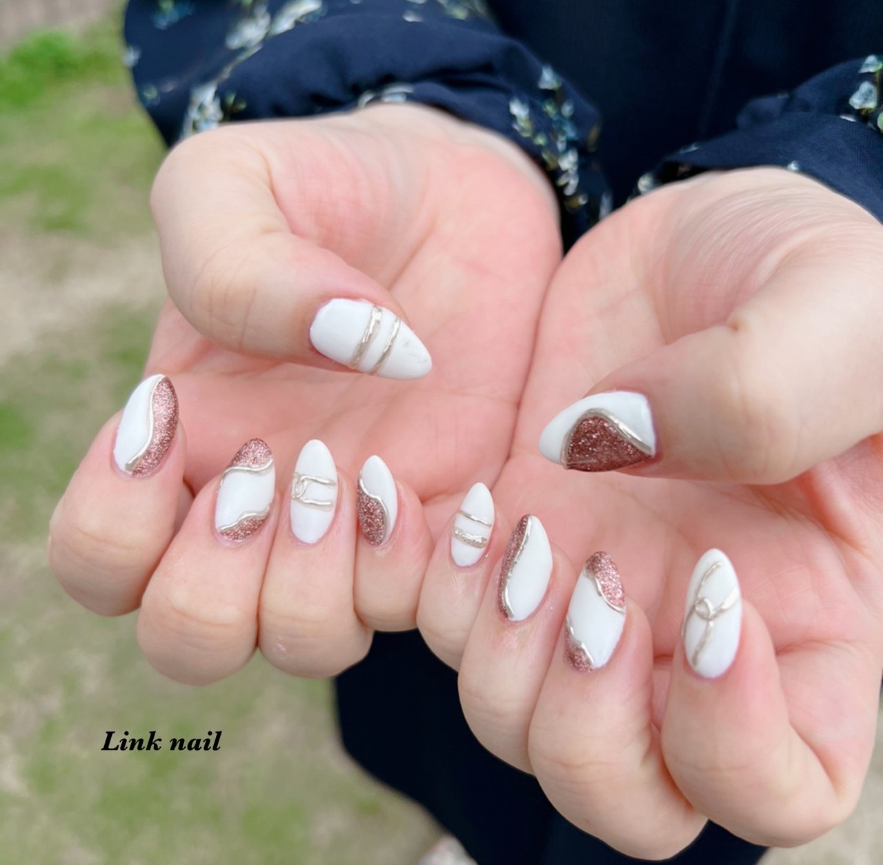 夏 オールシーズン ハンド 変形フレンチ ラメ Link Nailのネイルデザイン No ネイルブック