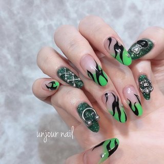 22年 新着順 蛍光グリーンのネイルデザイン ネイルブック