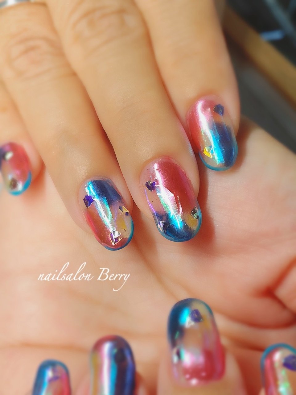 ミラー 個性派 ピンク ブルー ビビッド ネイルサロンberryのネイルデザイン No ネイルブック