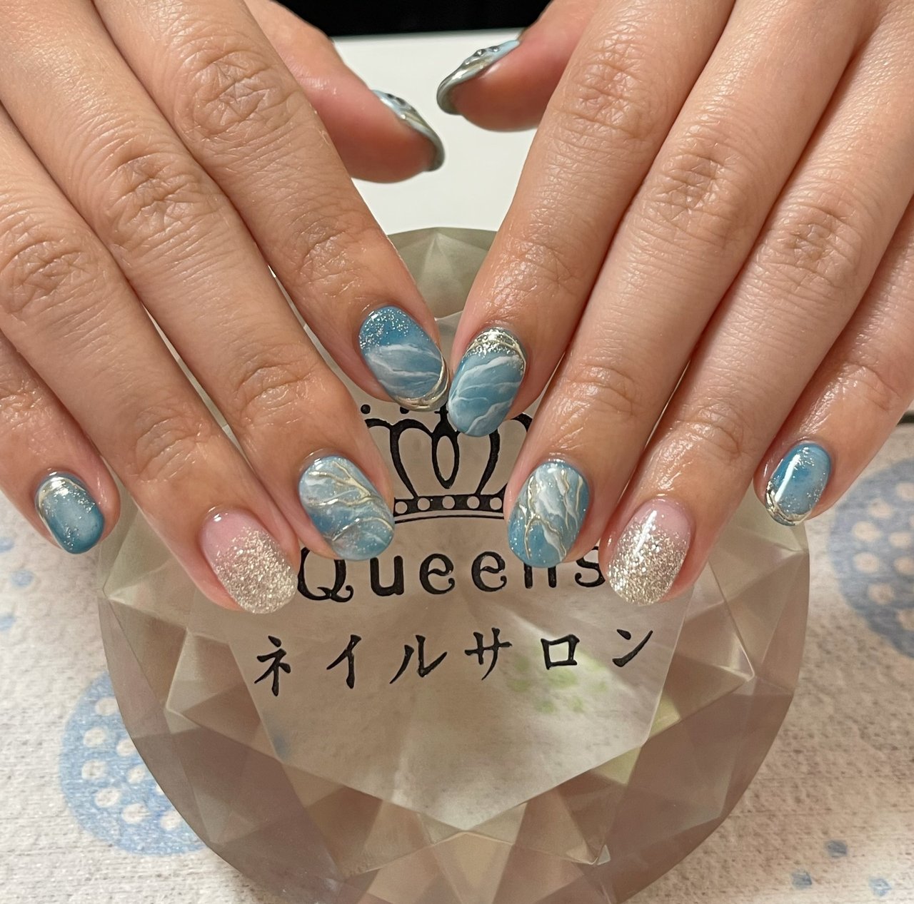 ハンド 水色 Queensネイルサロンのネイルデザイン No ネイルブック