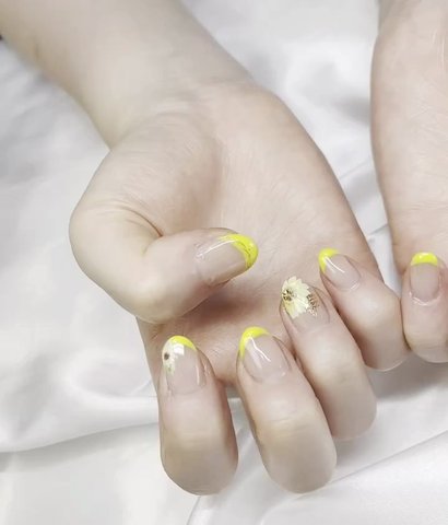夏 ハンド フレンチ ラメ ひまわり Zero Mam Nailのネイルデザイン No ネイルブック