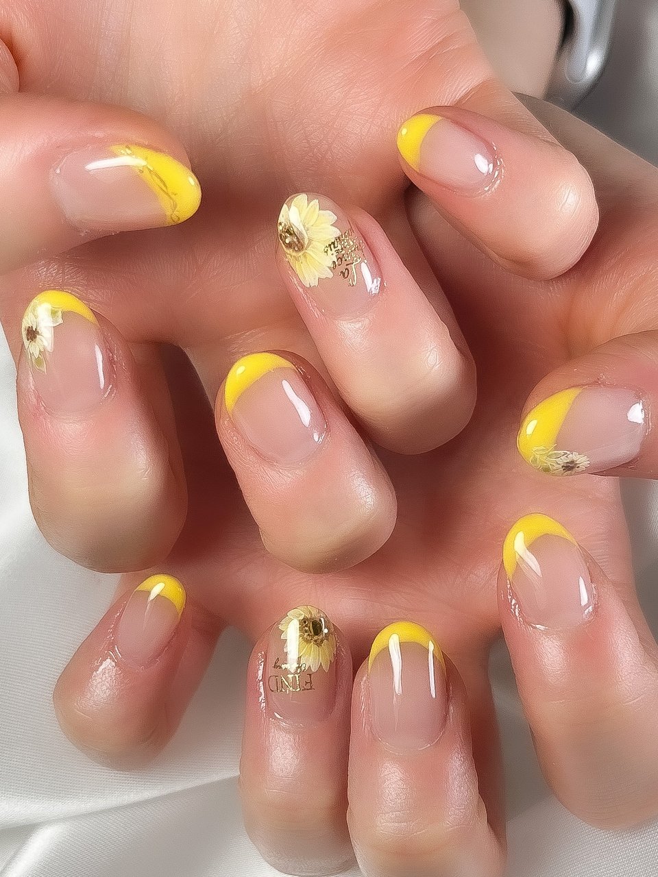 夏 ハンド フレンチ ラメ ひまわり Zero Mam Nailのネイルデザイン No ネイルブック