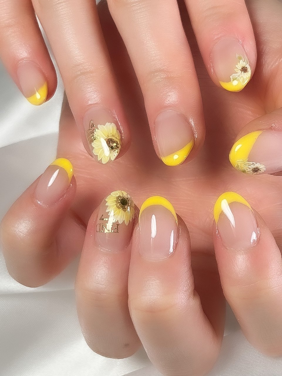 夏 ハンド フレンチ ラメ ひまわり Zero Mam Nailのネイルデザイン No ネイルブック