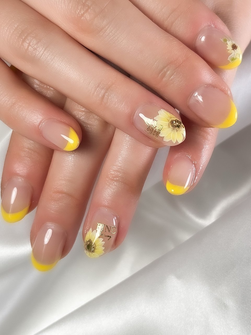 夏 ハンド フレンチ ラメ ひまわり Zero Mam Nailのネイルデザイン No ネイルブック
