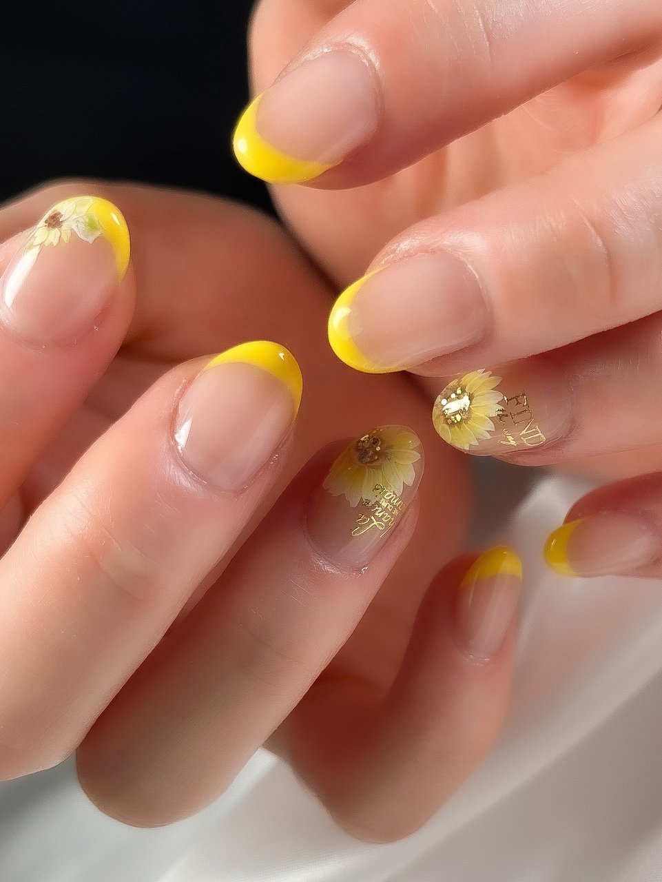 夏 ハンド フレンチ ラメ ひまわり Zero Mam Nailのネイルデザイン No ネイルブック