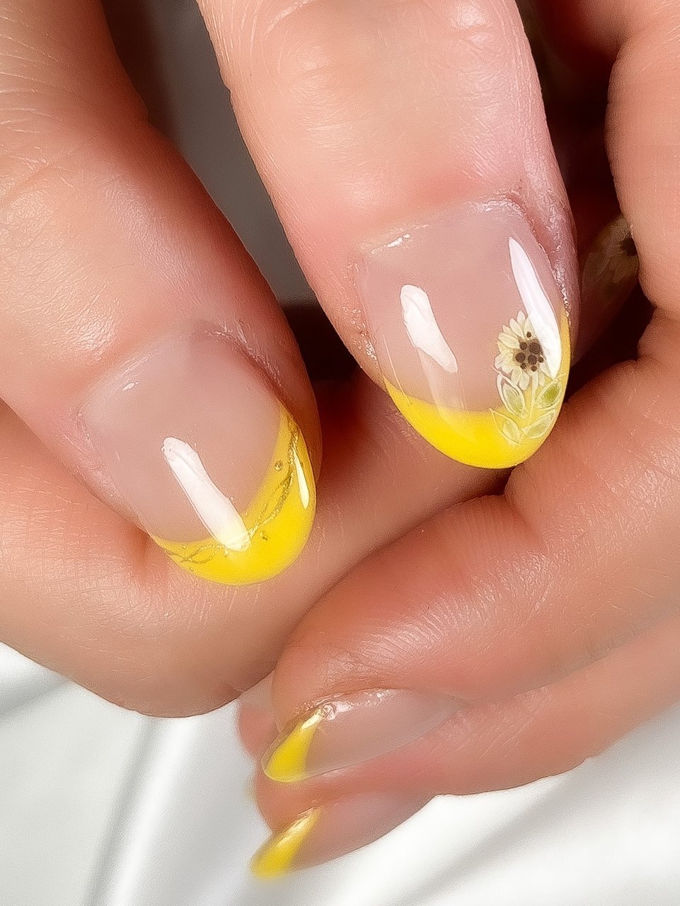 夏 ハンド フレンチ ラメ ひまわり Zero Mam Nailのネイルデザイン No ネイルブック